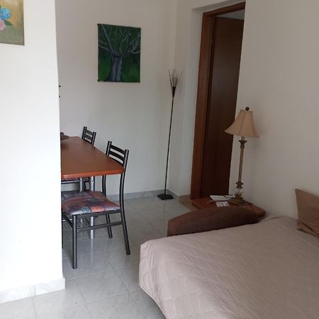 Stefanie'S Rooms อัสโปรวาลตา ภายนอก รูปภาพ