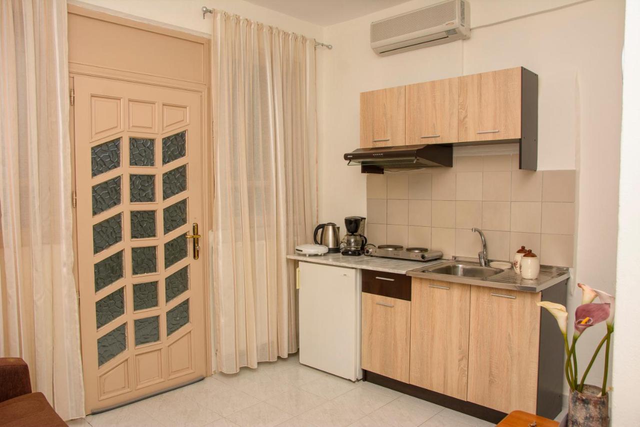 Stefanie'S Rooms อัสโปรวาลตา ภายนอก รูปภาพ