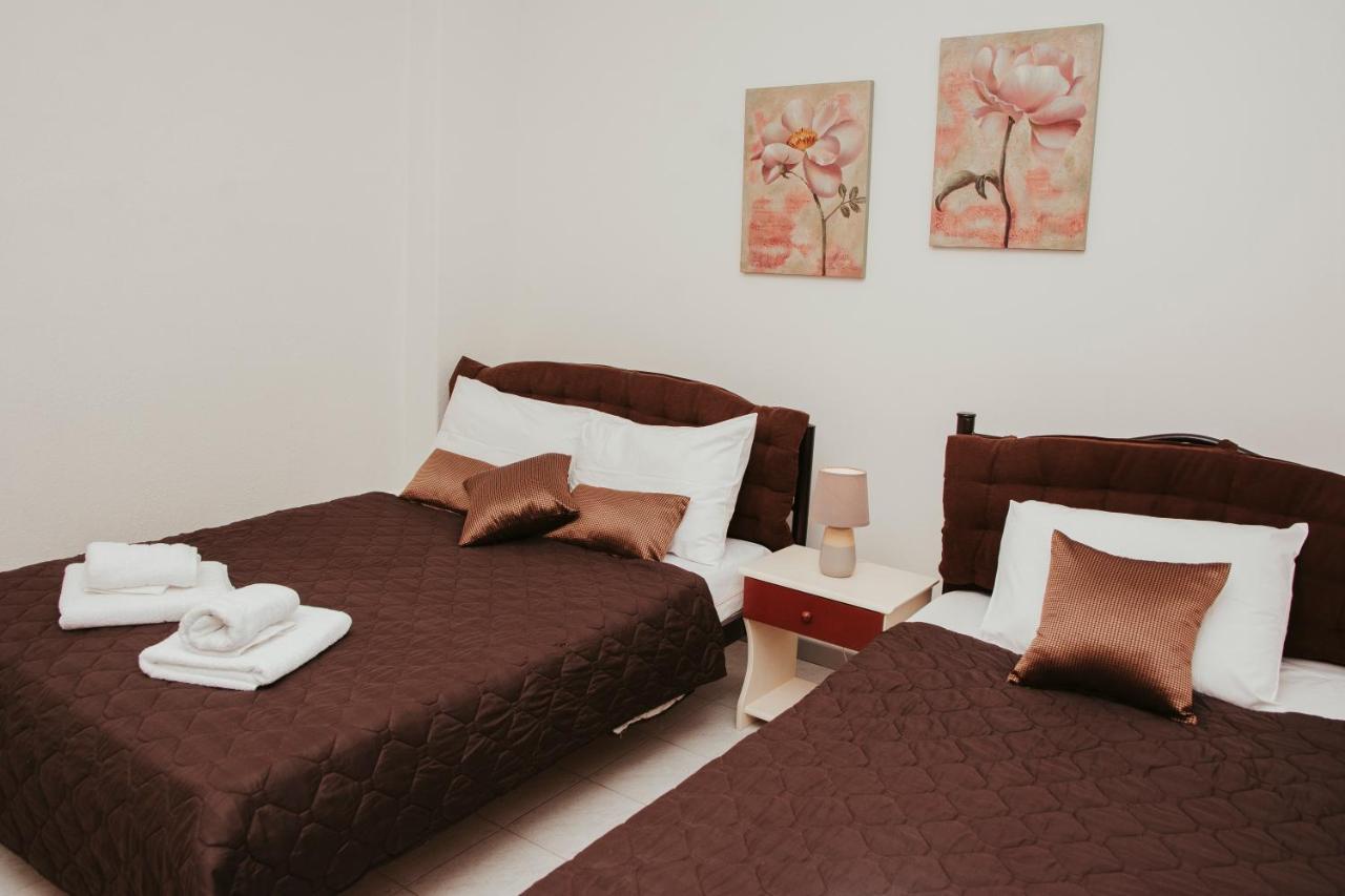 Stefanie'S Rooms อัสโปรวาลตา ภายนอก รูปภาพ