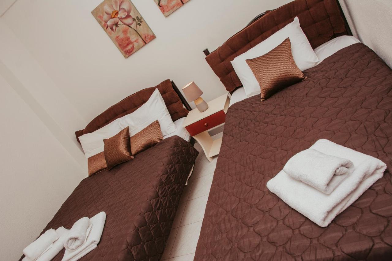 Stefanie'S Rooms อัสโปรวาลตา ภายนอก รูปภาพ
