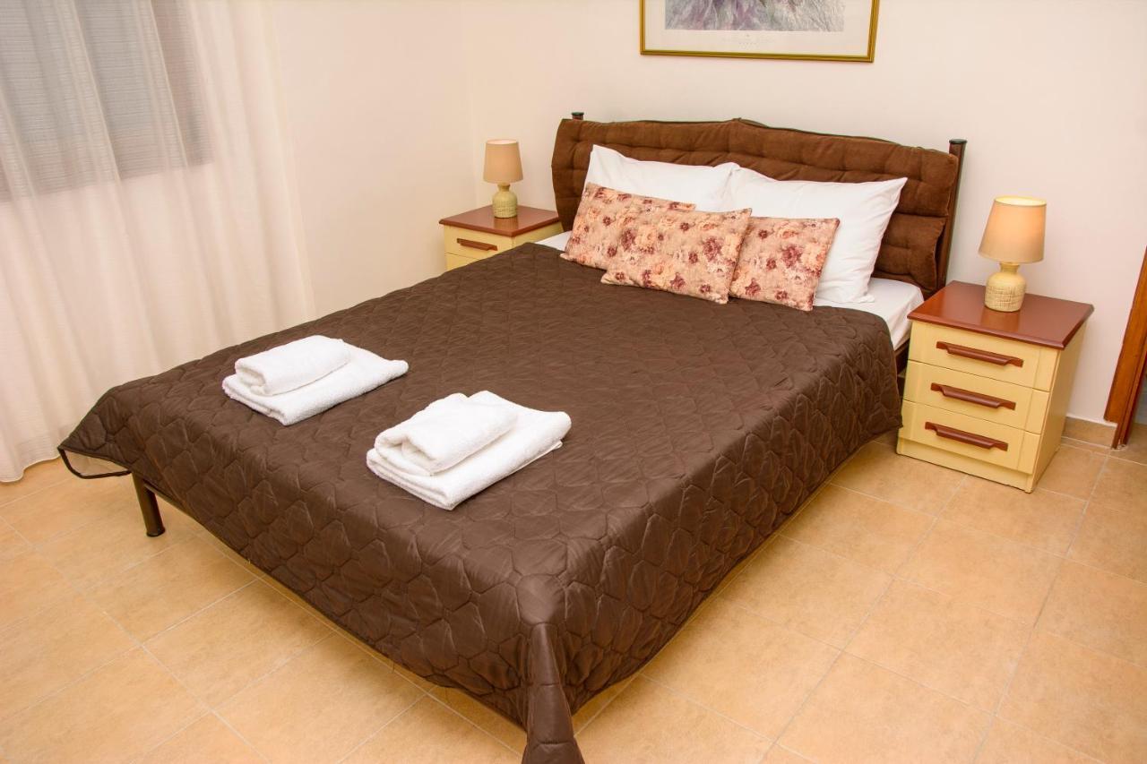 Stefanie'S Rooms อัสโปรวาลตา ภายนอก รูปภาพ