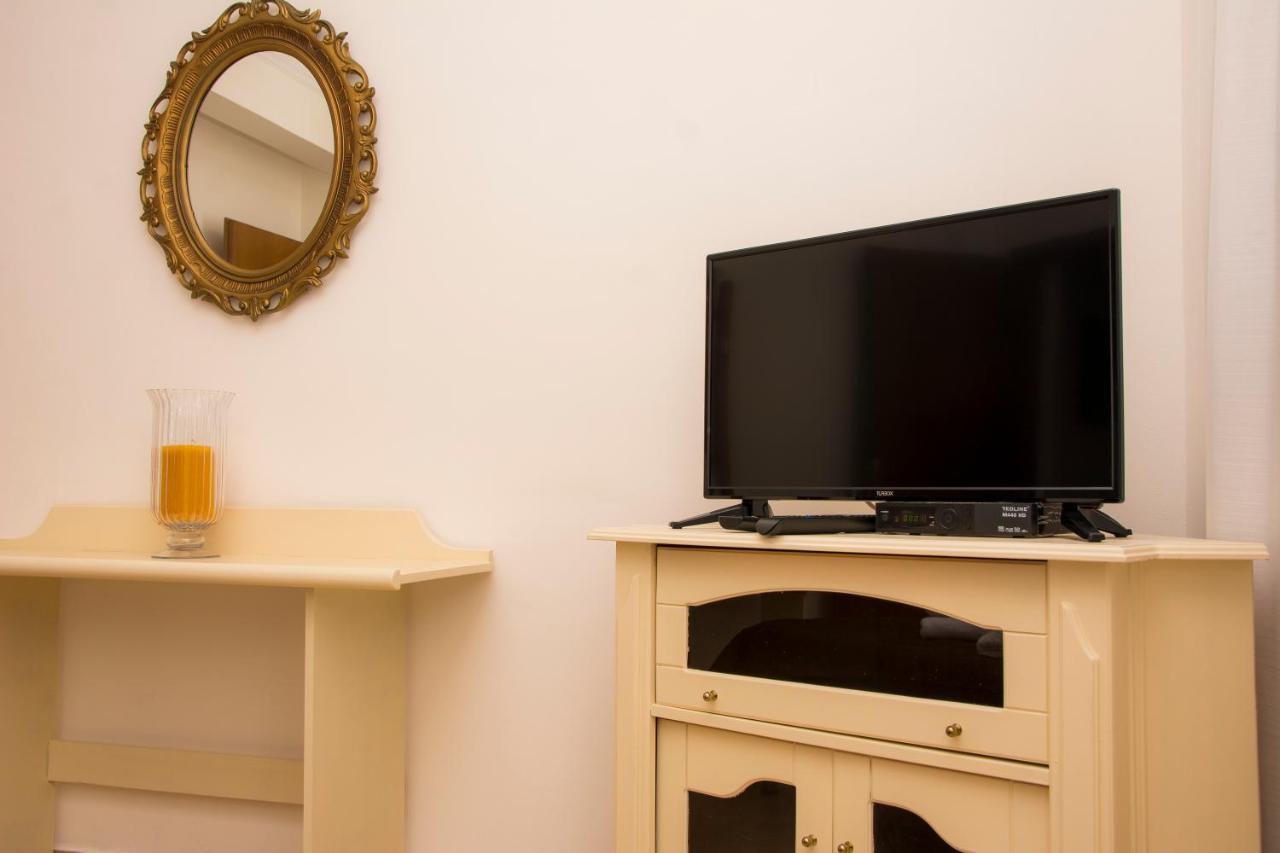 Stefanie'S Rooms อัสโปรวาลตา ภายนอก รูปภาพ