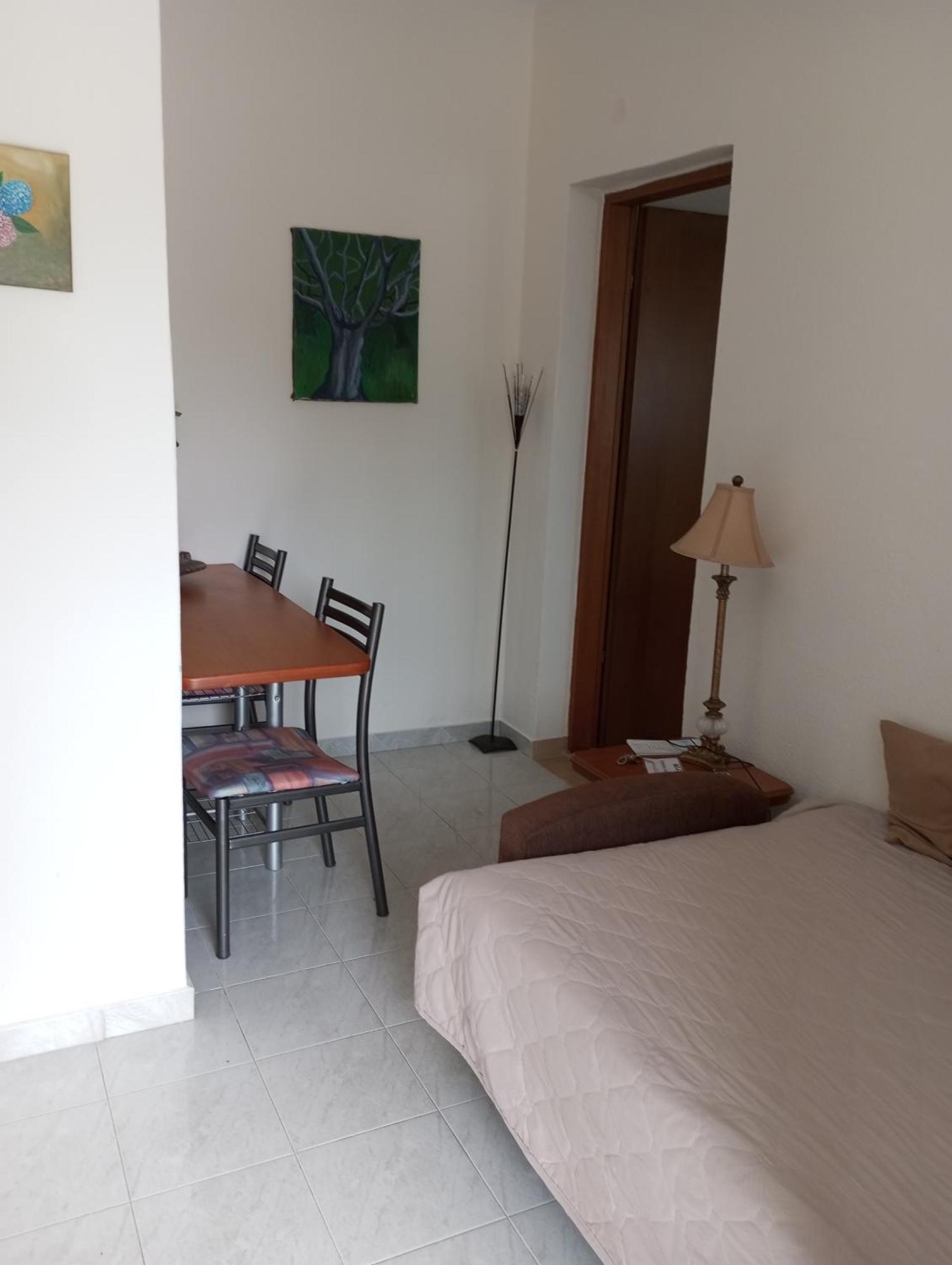 Stefanie'S Rooms อัสโปรวาลตา ภายนอก รูปภาพ